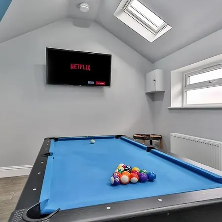 Luxury Spacious Pad With Games *
