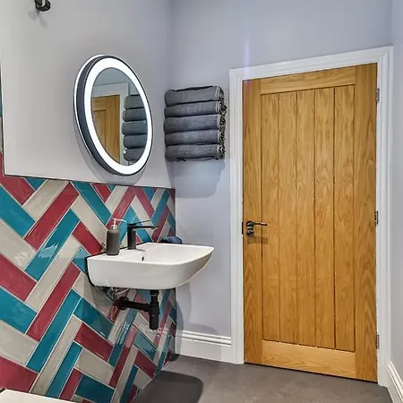 Luxury Spacious Pad With Games